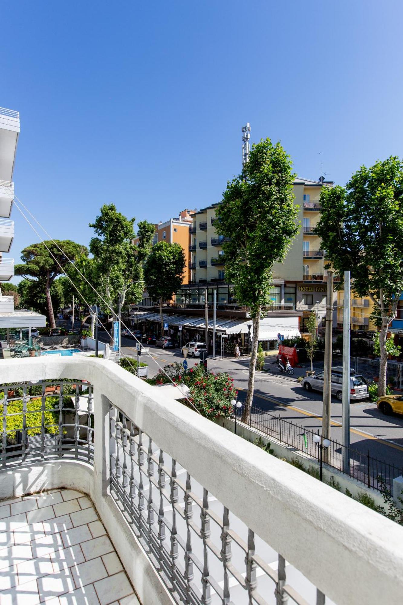 Hotel Belvedere Римини Экстерьер фото